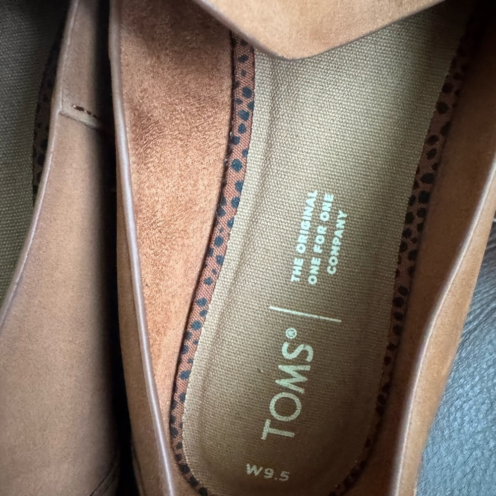 TOMS Women's Tan Slip-On Shoes - Picture 10 of 10